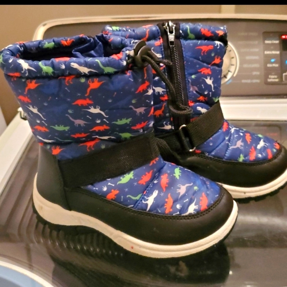 Rugged bear boots